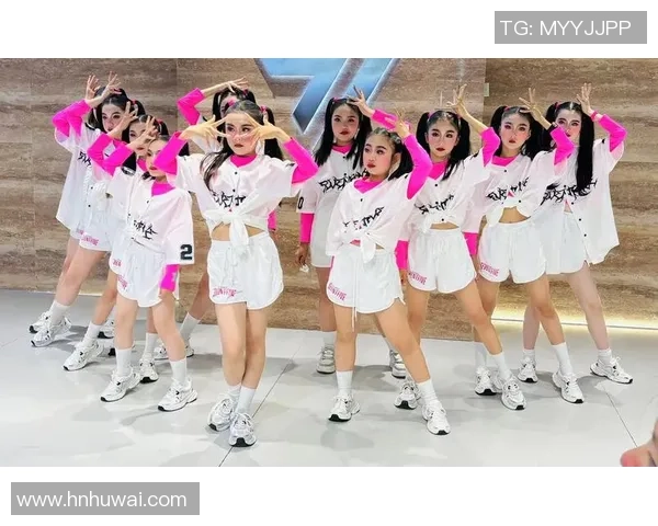 深圳街舞队比赛经验揭秘:从训练到舞台的全景探索 深圳街舞队比赛经验揭秘:从训练到舞台的全景探索